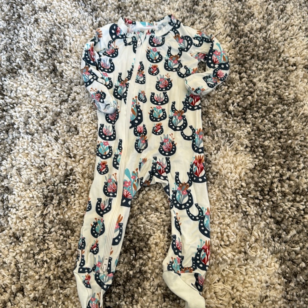 Newborn horseshoe onesie